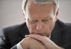 Ayrault sombre