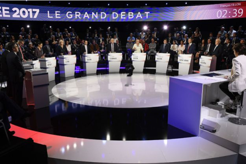 Debat-presidentiel-le-podium