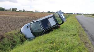 Voiture au fossé